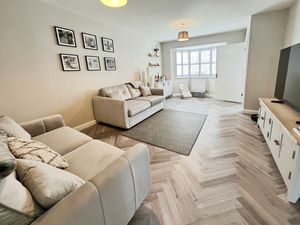 Lounge- click for photo gallery